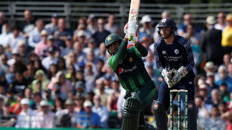 Pakistan opt to bat in second test v Australia