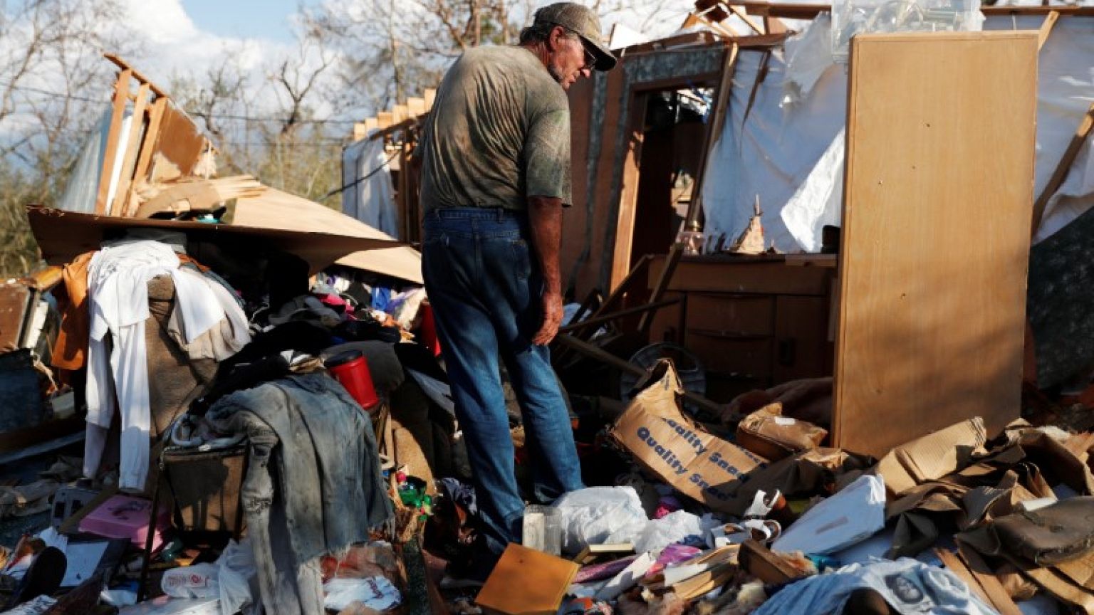 Rescuers in Florida Panhandle search for missing people, bodies after hurricane
