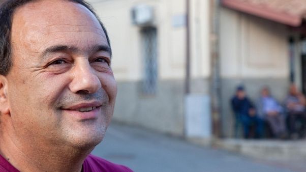 Domenico Lucano ha lasciato Riace Domenico Lucano ha lasciato Riace