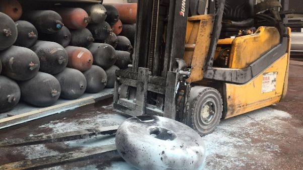 Esplode bombola gpl officina, ustionato Esplode bombola gpl officina, ustionato
