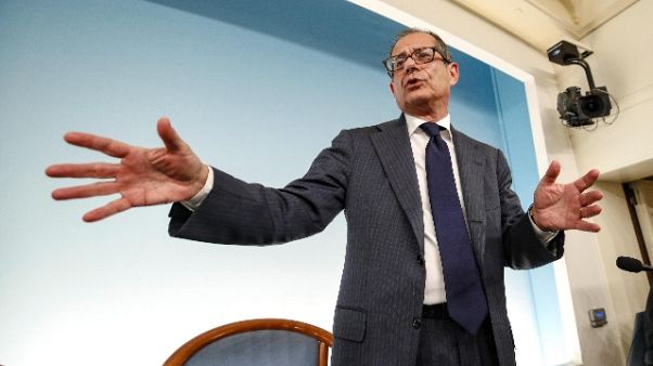 M5S, Tria chiarisca su emendamento Cri M5S, Tria chiarisca su emendamento Cri