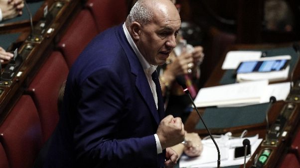 Aula respinge dimissioni Crosetto Aula respinge dimissioni Crosetto