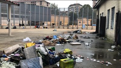 Migranti appiccano fuoco a Cpr Torino