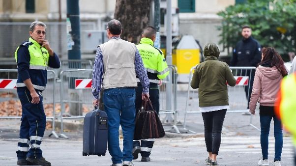 Sfollati rientrati nelle case per 2 ore Sfollati rientrati nelle case per 2 ore
