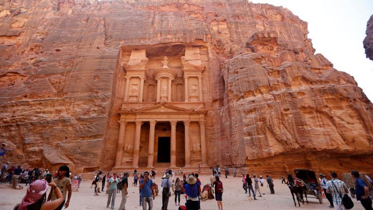 ارتفاع أعداد السياح القادمين إلى الأردن 8% في 9 أشهر