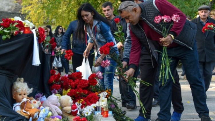 Crimée: après la tuerie, Kertch en deuil cherche à comprendre