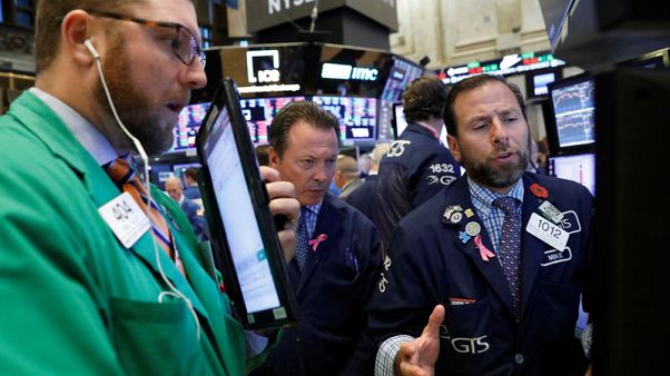وول ستريت تغلق منخفضة بفعل إيطاليا والسعودية وول ستريت تغلق منخفضة بفعل إيطاليا والسعودية