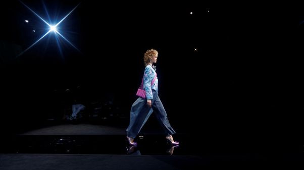 Italy's Armani will remain independent - paper Italy's Armani will remain independent - paper