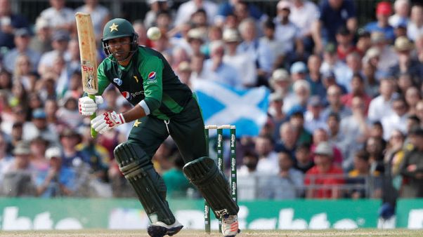 Cricket - Pakistan captain Sarfraz taken to hospital, Khawaja out for Aussies Cricket - Pakistan captain Sarfraz taken to hospital, Khawaja out for Aussies