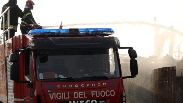 Comune Milano: rogo spento completamente Comune Milano: rogo spento completamente
