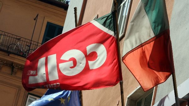 Solo fra 40 donne, 'sono discriminato' Solo fra 40 donne, 'sono discriminato'