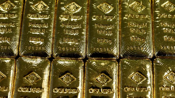 الذهب يرتفع مع تراجع الدولار ويسجل ثالث أسبوع من المكاسب الذهب يرتفع مع تراجع الدولار ويسجل ثالث أسبوع من المكاسب