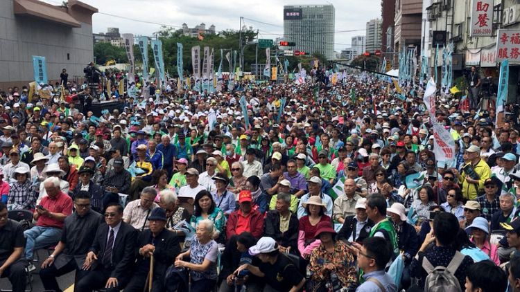 آلاف يتظاهرون في تايوان للمطالبة باستفتاء على الاستقلال