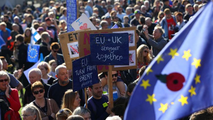 مئات الآلاف يتظاهرون في لندن للمطالبة باستفتاء بشأن مغادرة الاتحاد الأوروبي