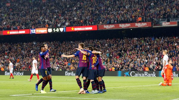 Messi taken off with injured arm week before Clasico Messi taken off with injured arm week before Clasico
