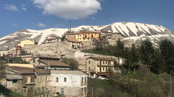 Prima neve a Castelluccio di Norcia Prima neve a Castelluccio di Norcia