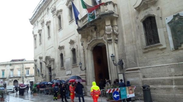 Donna denuncia tentato sequestro figlio Donna denuncia tentato sequestro figlio