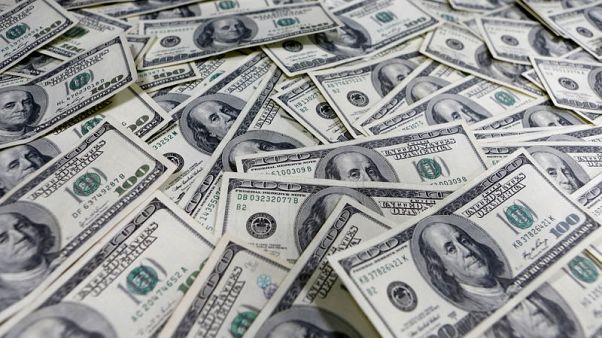 الدولار يرتفع بدعم من تراجع وول ستريت وبيانات من منطقة اليورو الدولار يرتفع بدعم من تراجع وول ستريت وبيانات من منطقة اليورو