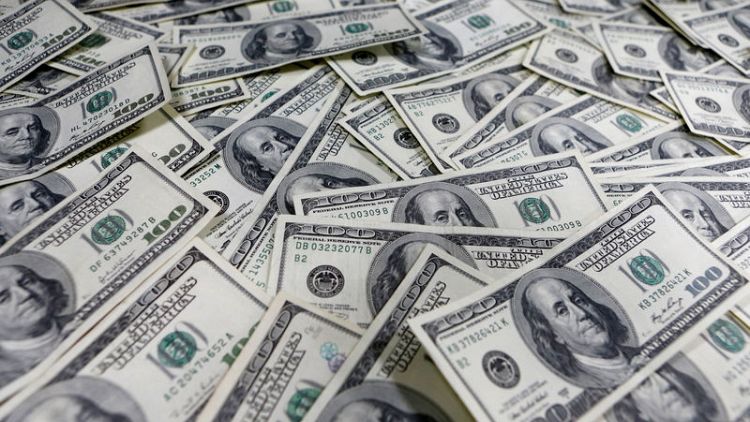 الدولار يرتفع بدعم من تراجع وول ستريت وبيانات من منطقة اليورو