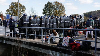Migrants block Bosnian border, scuffle with Croatian police