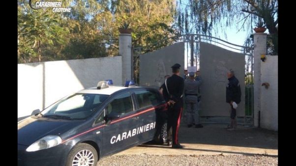 Edifici costruiti su demanio,sequestrati Edifici costruiti su demanio,sequestrati