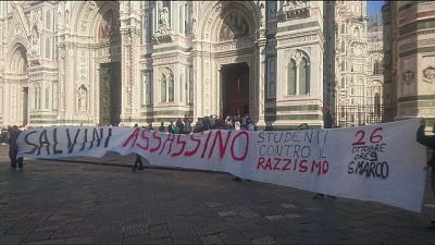Striscione contro Salvini a Firenze