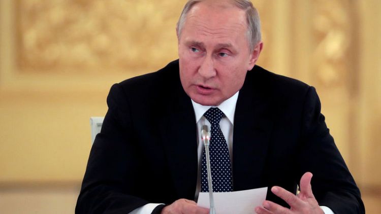 بوتين يقول روسيا سترد بالمثل إذا انسحبت أمريكا من معاهدة نووية