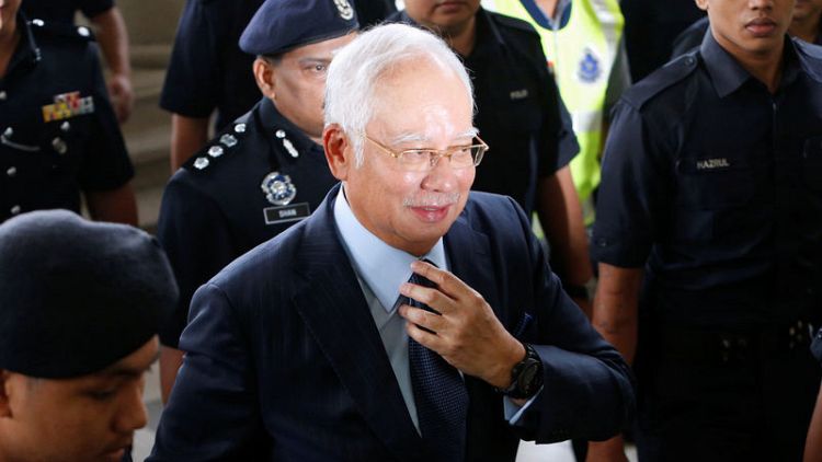 رئيس وزراء ماليزيا السابق نجيب يواجه ستة اتهامات أخرى بالفساد