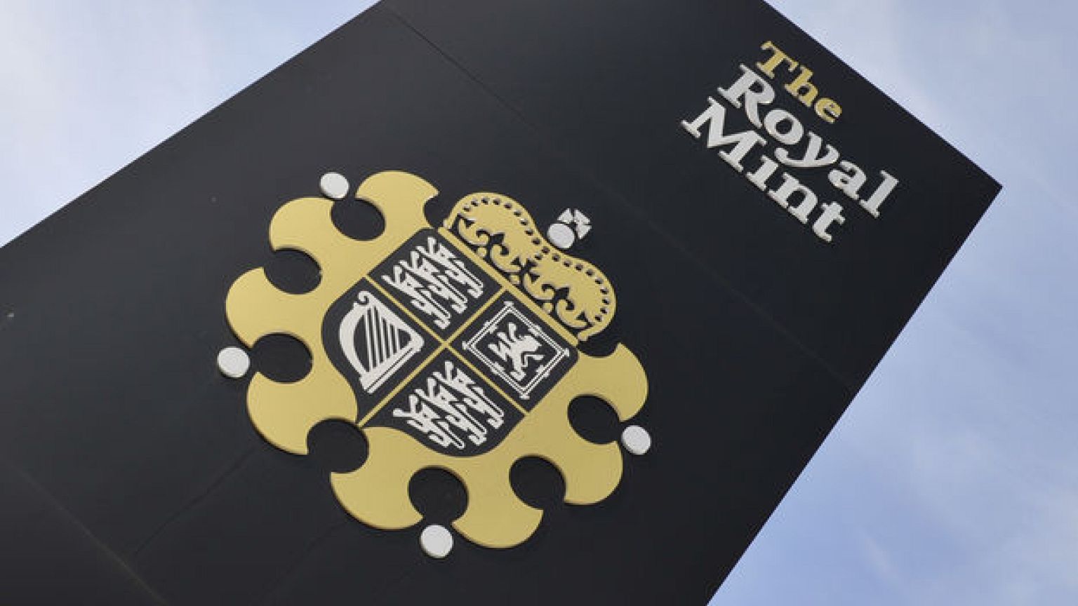 Wary of crypto, UK government blocks Royal Mint's digital gold