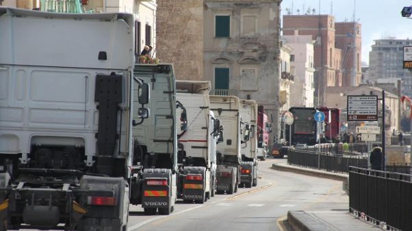 Promessa posti lavoro per soldi, arresto Promessa posti lavoro per soldi, arresto