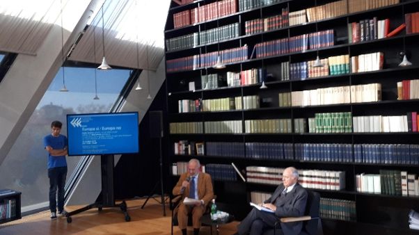 Savona:Draghi? Ognuno sue responsabilità Savona:Draghi? Ognuno sue responsabilità
