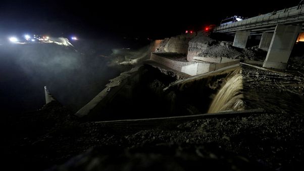 سيول بالأردن تقتل 21 شخصا معظمهم تلاميذ في حافلة مدرسية سيول بالأردن تقتل 21 شخصا معظمهم تلاميذ في حافلة مدرسية