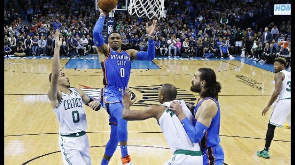 Nba, volano i Lakers di Lebron Nba, volano i Lakers di Lebron