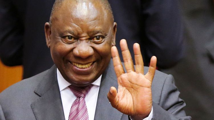 رئيس جنوب أفريقيا يسعى لتعهدات استثمار بقيمة 100 مليار دولار