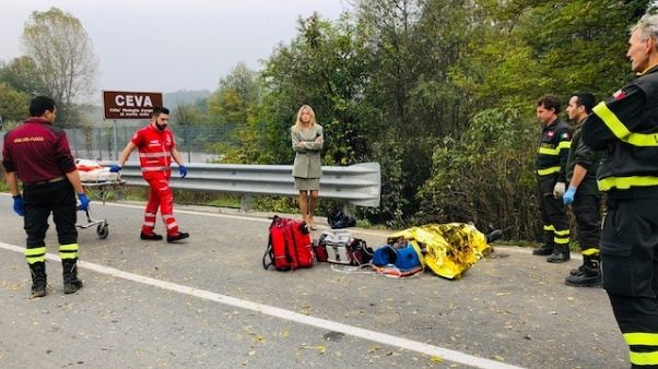 Fuori strada verso moschea, 11 feriti Fuori strada verso moschea, 11 feriti