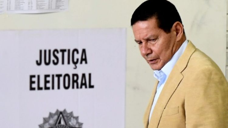 Brésil: le colistier de Bolsonaro ne veut pas rester dans l'ombre