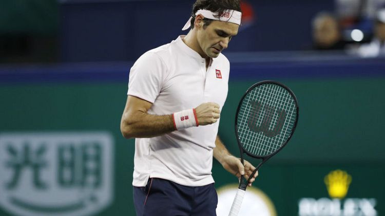 Federer reaches semi-finals after being stretched by Simon