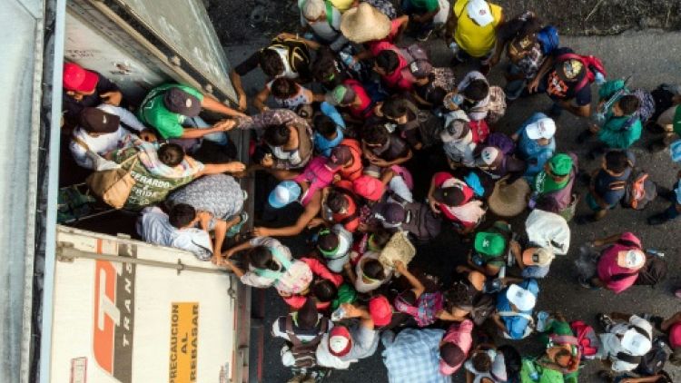 Dans des camions ou à pied, les migrants poursuivent leur périple vers les Etats-Unis