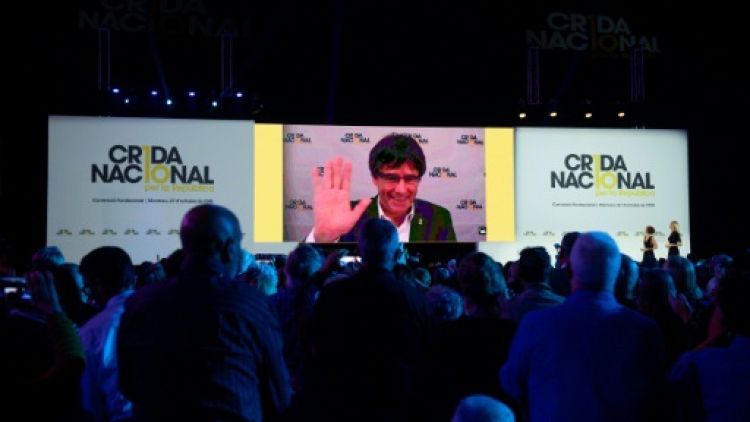 Catalogne : un an après l'échec de la sécession, Puigdemont lance un parti