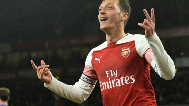 Angleterre: Arsenal et Özil, le retour du "sexy football"