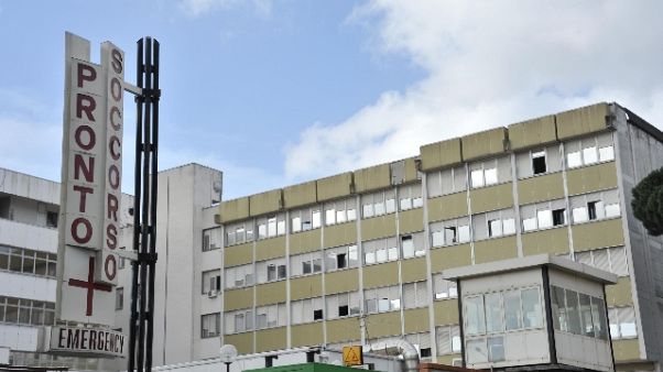 Reagisce a rapina, spara ed è investito Reagisce a rapina, spara ed è investito