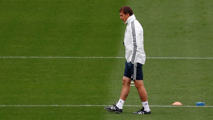 Spiky Real boss Lopetegui rejects job speculation before 'Clasico'