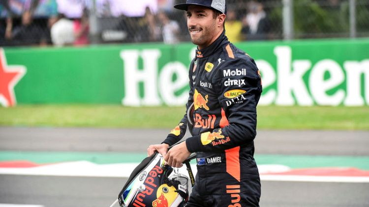 Motor racing - Ricciardo denies Verstappen record pole in Mexico