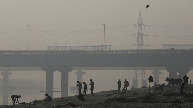 الضباب يطبق على العاصمة الهندية في ذروة موسم التلوث