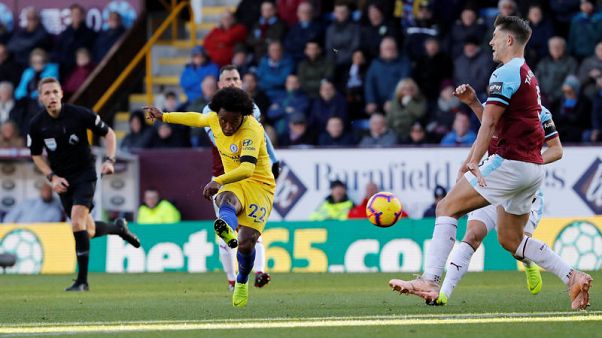 Chelsea power on as Arsenal draw, United win Chelsea power on as Arsenal draw, United win