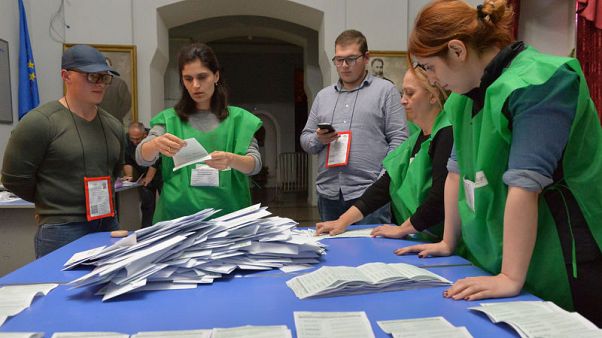 لجنة الانتخابات: نتيجة غير حاسمة تفضي لجولة إعادة في انتخابات رئاسة جورجيا لجنة الانتخابات: نتيجة غير حاسمة تفضي لجولة إعادة في انتخابات رئاسة جورجيا