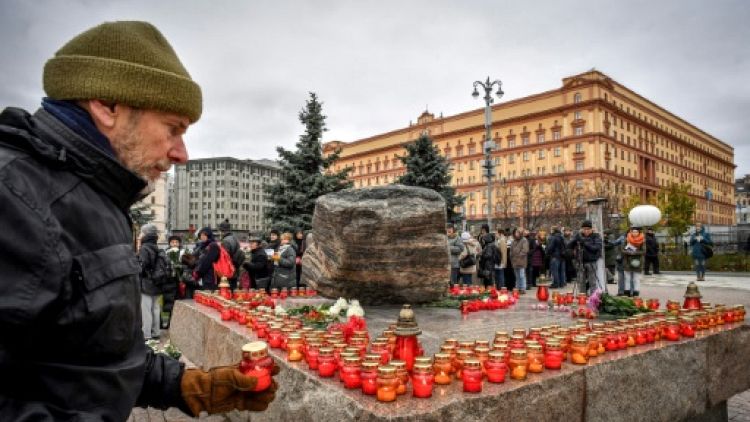 Hommage des Moscovites aux victimes de la terreur stalinienne