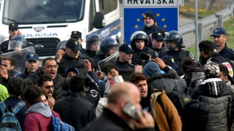 Bosnie: course contre-la-montre pour abriter les migrants avant l'hiver