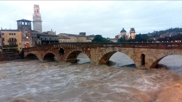 Maltempo: Verona, in atto piena Adige Maltempo: Verona, in atto piena Adige