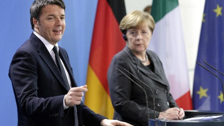 Renzi, maggioranza vuole isolare Paese